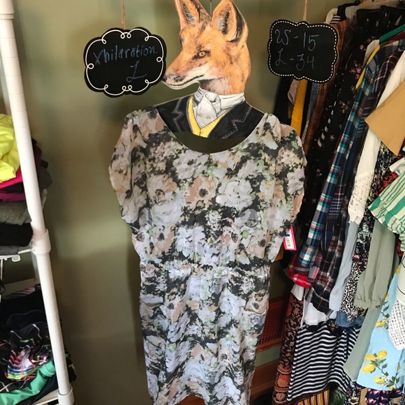 NWT Floral Dress with Double Pockets! - Picture 11 of 12